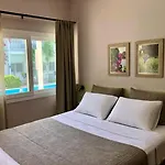 Hotel Gumusluk Ξενοδοχείο 3*