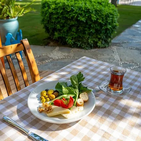 Hotel Gumusluk 3* גומושלוק