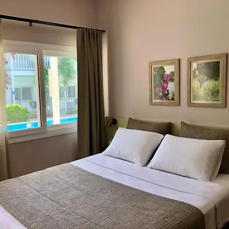 Hotel Gumusluk מלון 3*