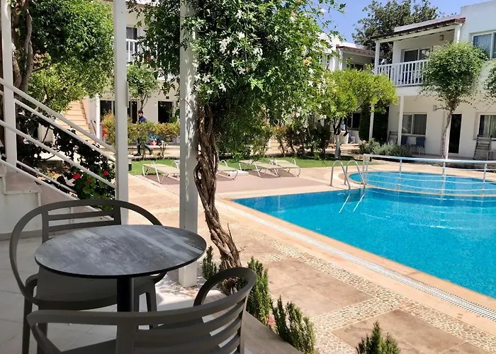 Hotel Gumusluk ホテル 3*