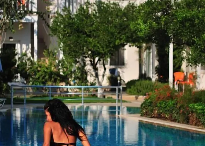 Hotel Gumusluk Ξενοδοχείο 3*