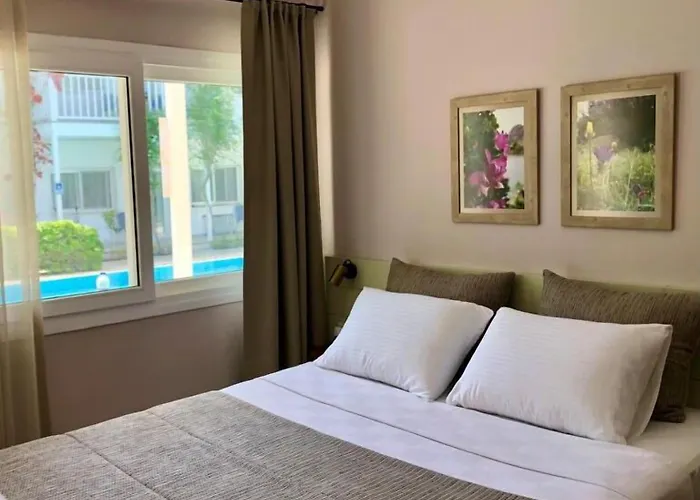 Hotel Gumusluk מלון 3*