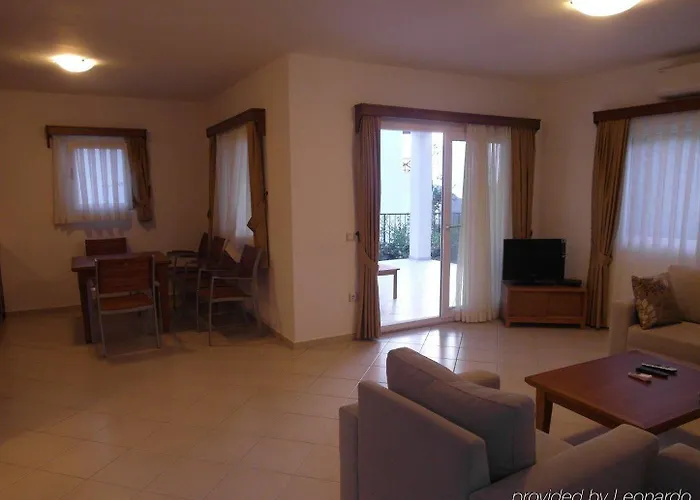 Hotel Gumusluk מלון 3*